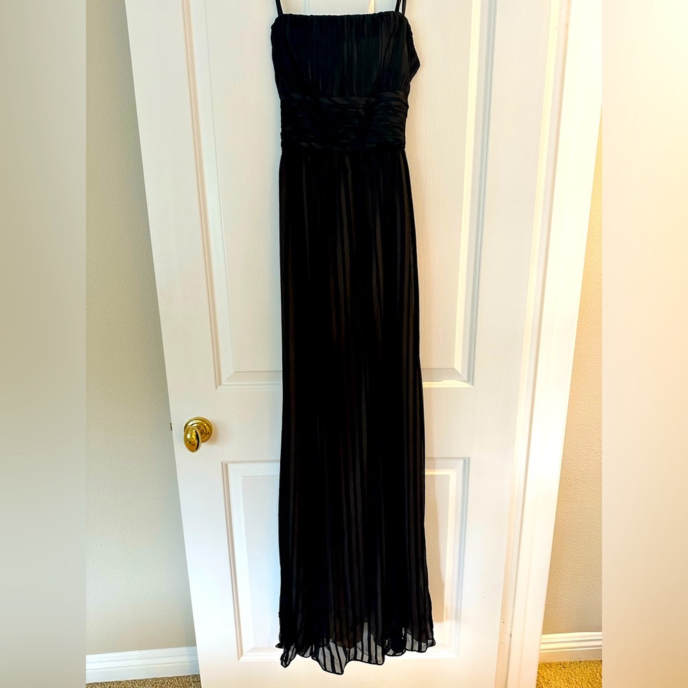 Strapless Black BCBG Gown 🖤